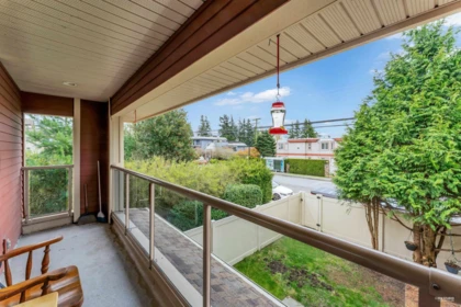 Breakfast Nook Photo of 4 14921 Thrift Avenue, White Rock, BC