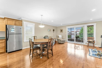 Dining Area Photo of 4 14921 Thrift Avenue, White Rock, BC