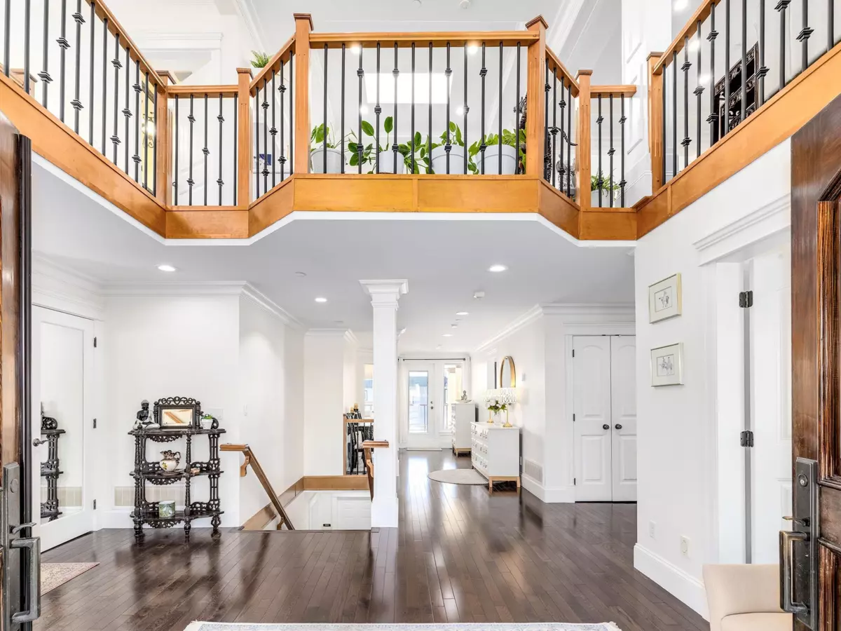 Family Room Photo of 15354 Royal Avenue, White Rock, BC