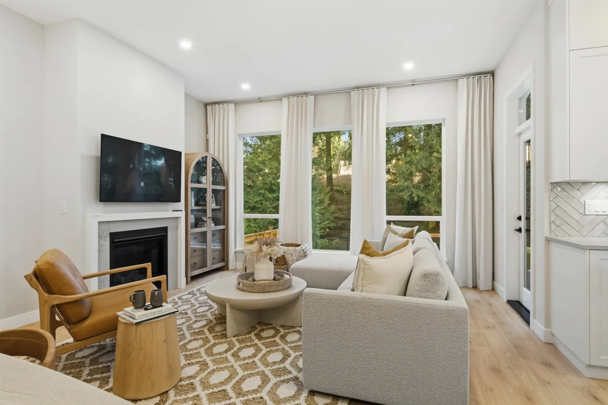 Living Room Photo of 34693 Somerset Avenue, Abbotsford, BC
