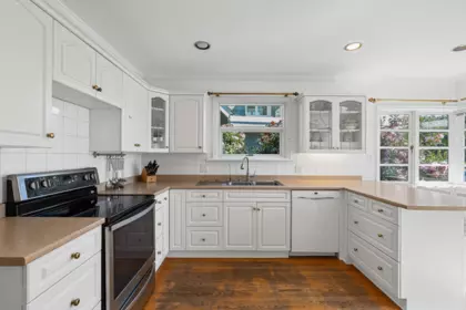 Kitchen Photo of 1478 Haywood Avenue, West Vancouver, BC