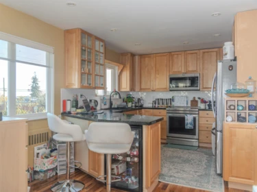 Mudroom Photo of 15663 Buena Vista Avenue, White Rock, BC