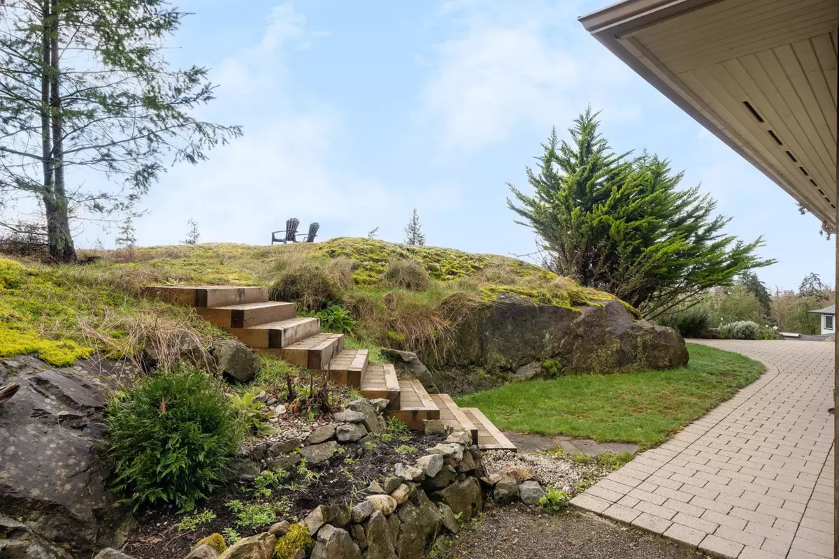 Family Room Photo of 879 Seymour Bay Drive, Bowen Island, BC