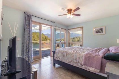 Guest Bathroom Photo of 12881 Sunshine Coast Highway, Madeira Park, BC