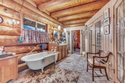 Laundry Room Photo of 21800 Union Bar Road, Hope, BC