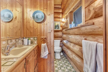 Powder Room Photo of 21800 Union Bar Road, Hope, BC