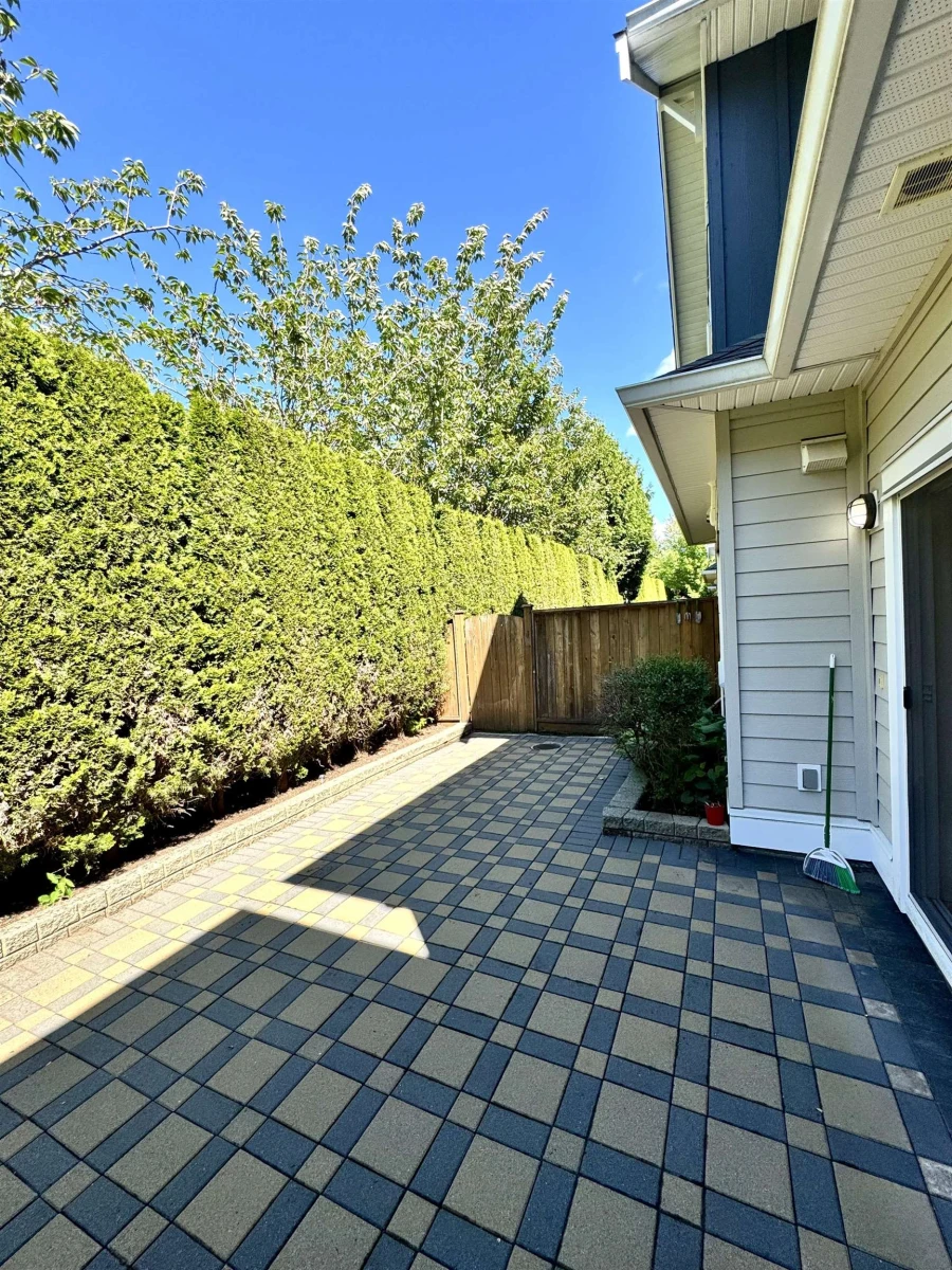 Family Room Photo of 10 8091 Williams Road, Richmond, BC