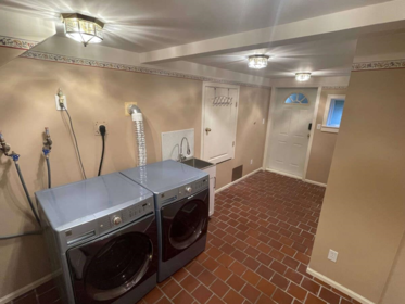 Laundry Room Photo of 5692 Marine Drive, West Vancouver, BC