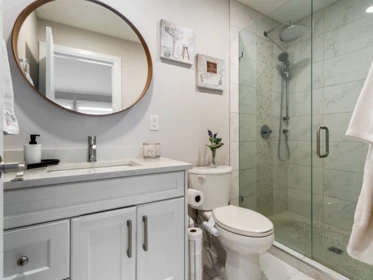 Basement Recreation Room Photo of 16566 80 Avenue, Surrey, BC