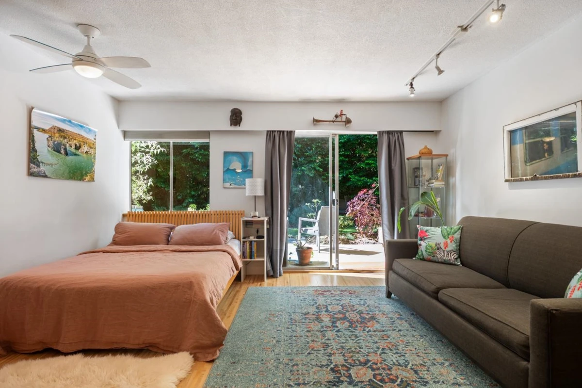 Living Room Photo of 109 36 E 14th Avenue, Vancouver, BC