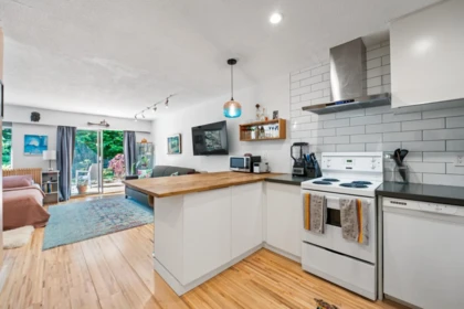 Kitchen Island Photo of 109 36 E 14th Avenue, Vancouver, BC