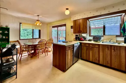 Breakfast Nook Photo of 299 King Road, Gibsons, BC