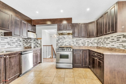 Entry Foyer Photo of 32891 Bakerview Avenue, Mission, BC