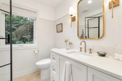 Powder Room Photo of 33496 Ihles Avenue, Mission, BC