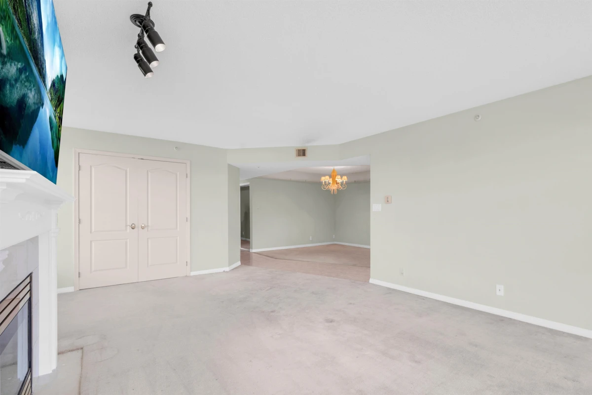Dining Area Photo of 502 32330 South Fraser Way, Abbotsford, BC