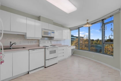 Breakfast Nook Photo of 502 32330 South Fraser Way, Abbotsford, BC