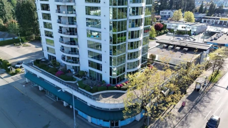 Garden / Landscaping Photo of 502 32330 South Fraser Way, Abbotsford, BC