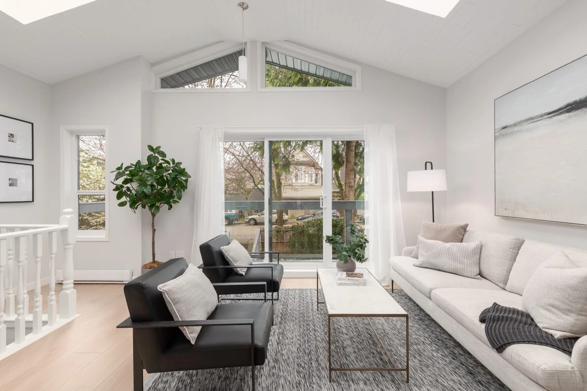 Living Room Photo of 721 E Pender Street, Vancouver, BC