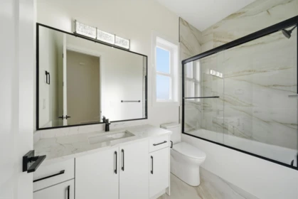 Guest Bathroom Photo of 45130 Watson Road, Chilliwack, BC