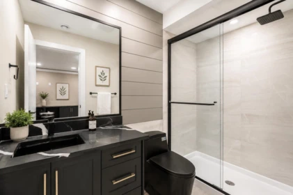 Guest Bathroom Photo of 16548 22 Avenue, Surrey, BC