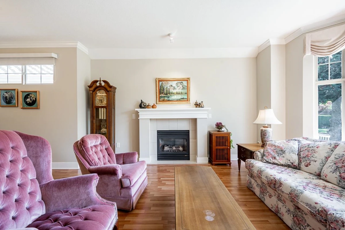 Family Room Photo of 3 15425 Rosemary Heights Crescent, Surrey, BC