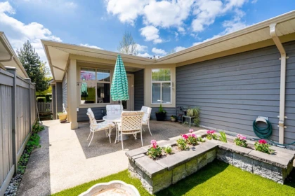 Front Yard Photo of 3 15425 Rosemary Heights Crescent, Surrey, BC