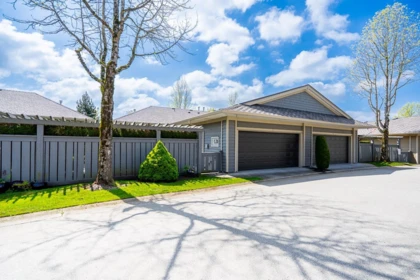 Garden / Landscaping Photo of 3 15425 Rosemary Heights Crescent, Surrey, BC