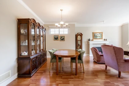 Kitchen Island Photo of 3 15425 Rosemary Heights Crescent, Surrey, BC