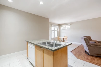 Primary Bathroom Photo of 3 15425 Rosemary Heights Crescent, Surrey, BC