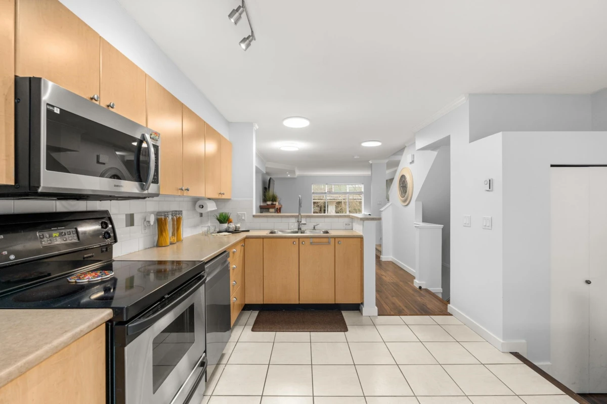 Dining Area Photo of 7 15233 34th Avenue, Surrey, BC