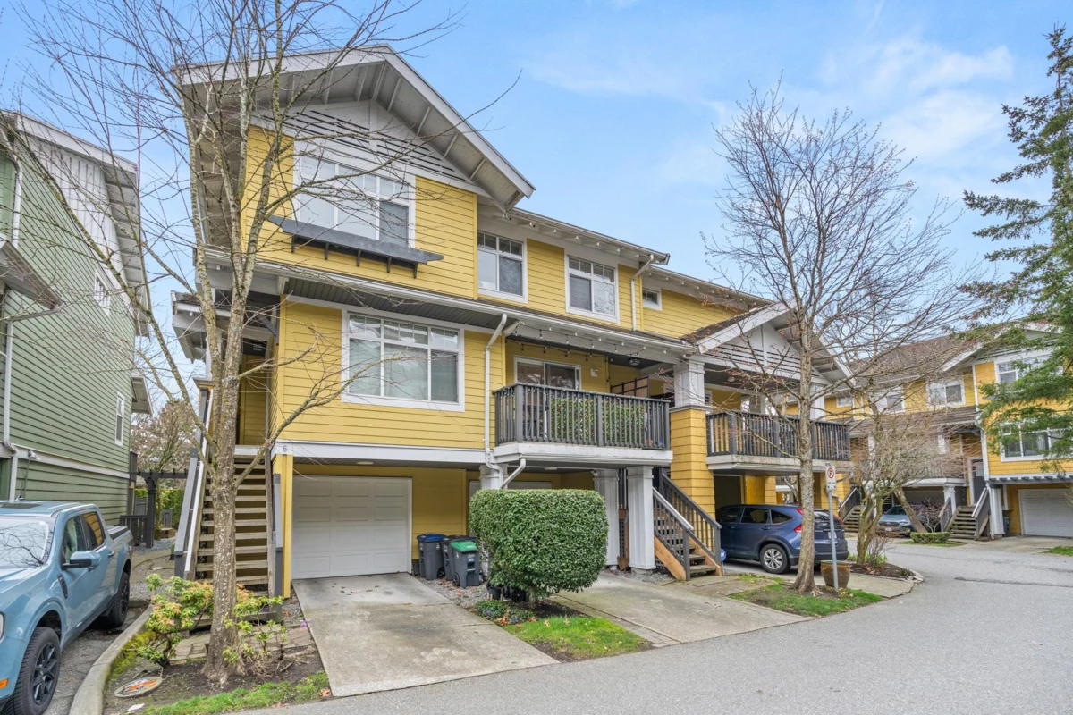 Living Room Photo of 7 15233 34th Avenue, Surrey, BC