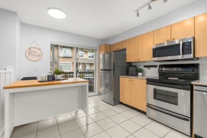 Kitchen Island Photo of 7 15233 34th Avenue, Surrey, BC