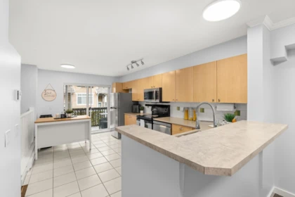 Kitchen Photo of 7 15233 34th Avenue, Surrey, BC
