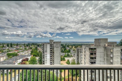 Guest Bathroom Photo of 1607 6595 Willingdon Avenue, Burnaby, BC