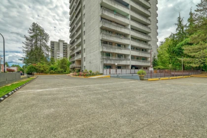 Swimming Pool Photo of 1607 6595 Willingdon Avenue, Burnaby, BC