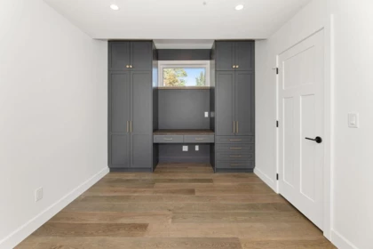 Hallway Photo of 6315 Burdett Road, Sechelt, BC