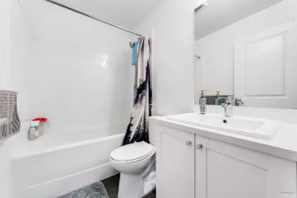 Entry Foyer Photo of 316 15835 85 Avenue, Surrey, BC