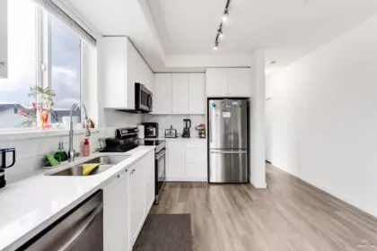 Kitchen Photo of 316 15835 85 Avenue, Surrey, BC