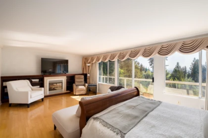 Entry Foyer Photo of 3897 Bayridge Avenue, West Vancouver, BC
