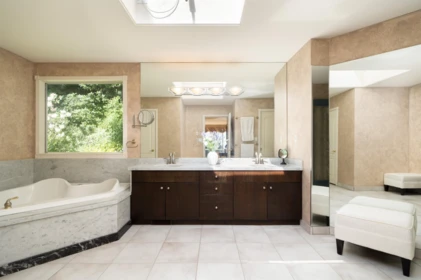 Hallway Photo of 3897 Bayridge Avenue, West Vancouver, BC