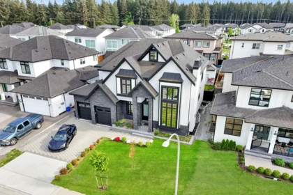 Front Yard Photo of 19718 33 Avenue, Langley, BC