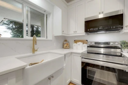 Walk-In Closet Photo of 1493 54 Street, Delta, BC