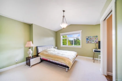 Hallway Photo of 16383 High Park Avenue, Surrey, BC