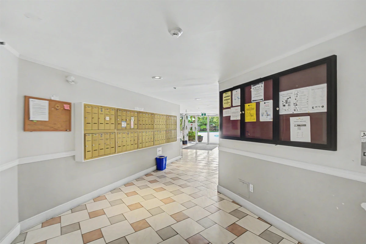Family Room Photo of 315 9299 121 Street, Surrey, BC
