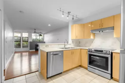 203 305 Lonsdale Avenue, North Vancouver, BC, North Vancouver — Apartment/Condo for sale