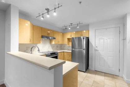 Kitchen Island Photo of 203 305 Lonsdale Avenue, North Vancouver, BC