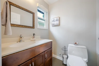 Laundry Room Photo of 14976 98a Avenue, Surrey, BC