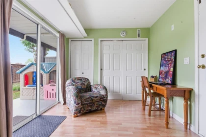 Entry Foyer Photo of 1 45740 Thomas Road, Chilliwack, BC