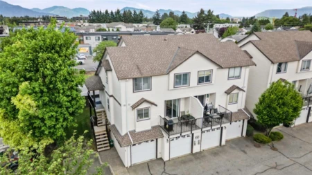 Hot Tub / Spa Photo of 1 45740 Thomas Road, Chilliwack, BC