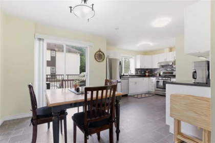 Kitchen Island Photo of 1 45740 Thomas Road, Chilliwack, BC